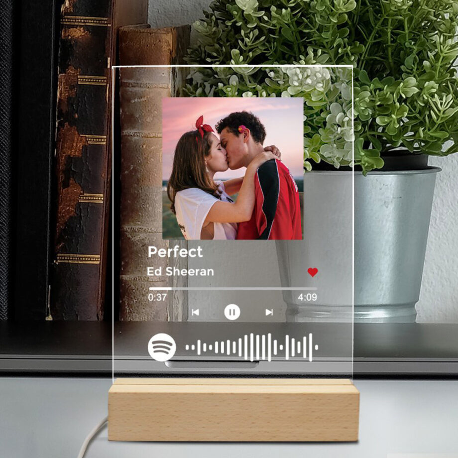 Personalized Acrylic Spotify Code Music Plaque - Unique Desk Decor, Ideal Gift for Your Girlfriend